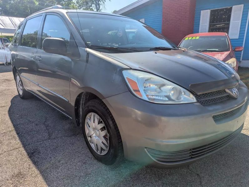 2004 Toyota Sienna LE