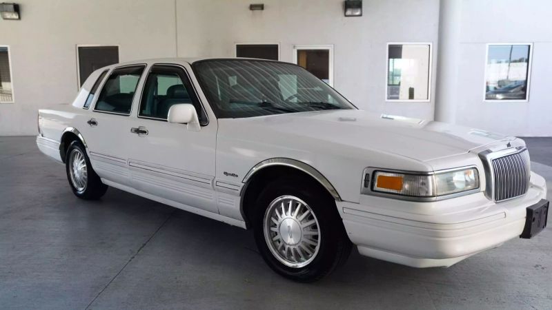 1997 Lincoln Town Car Signature