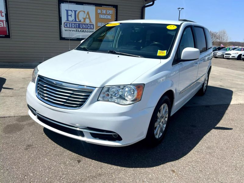2016 Chrysler Town and Country Touring