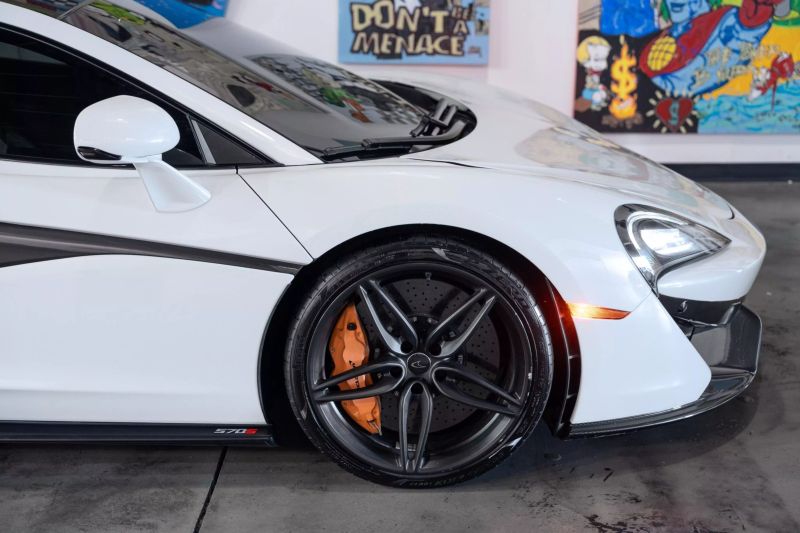 https://imagesdl.dealercenter.net/800/600/202505-01497822a01d4ff6b98d904e0b1fc76b.jpg