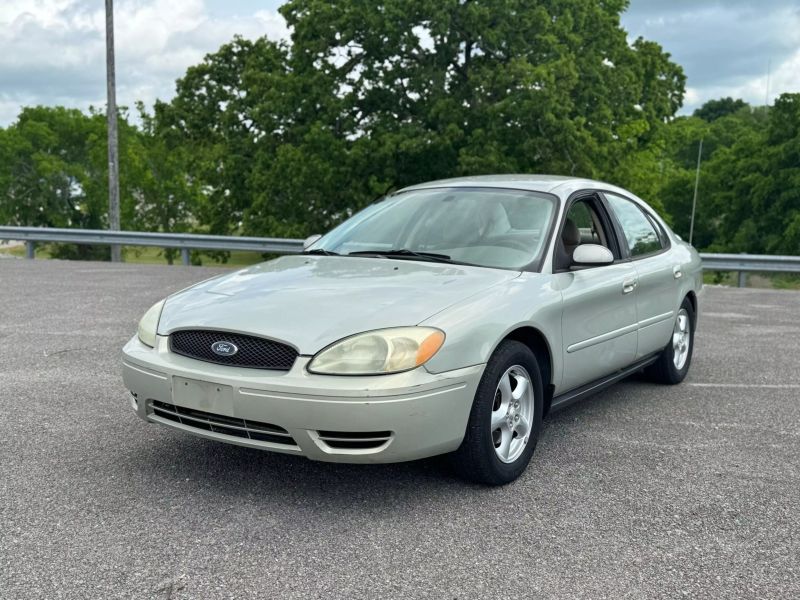 2004 Ford Taurus SE