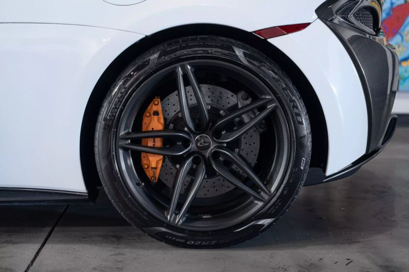 https://imagesdl.dealercenter.net/800/600/202505-24d2c0c9b1064c239c048224747d6c34.jpg