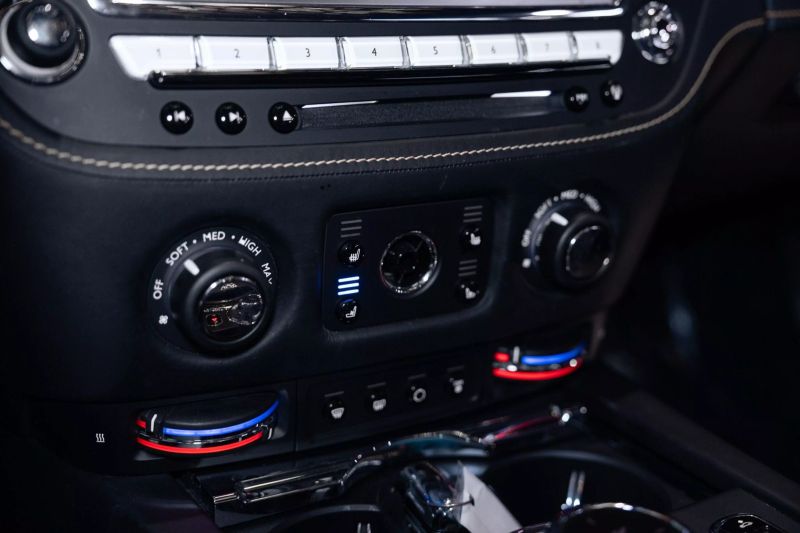 https://imagesdl.dealercenter.net/800/600/202505-2b951f1b85b548aeadb311779cd55cb0.jpg