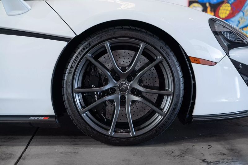https://imagesdl.dealercenter.net/800/600/202505-3104b5fc94af4c5daabf1da1d390827f.jpg