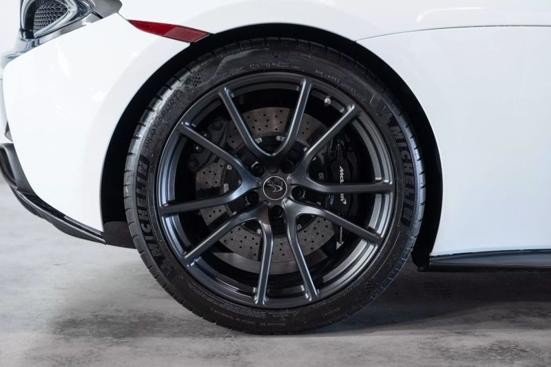 https://imagesdl.dealercenter.net/800/600/202505-3dd8ce52cfc6465e8dceccfc2b14970a.jpg