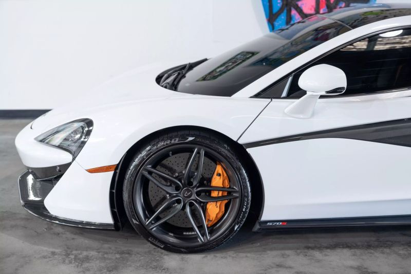 https://imagesdl.dealercenter.net/800/600/202505-4e93fc26c2514aeea6354918c253d2fe.jpg