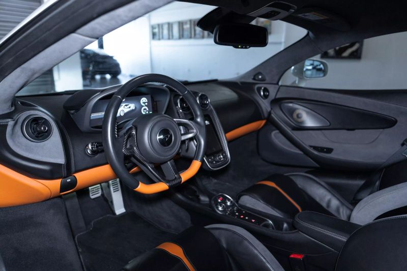 https://imagesdl.dealercenter.net/800/600/202505-571866389cb845a8bb6d8d06d68b9936.jpg