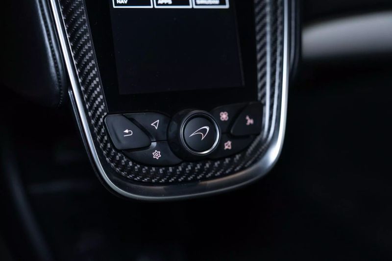 https://imagesdl.dealercenter.net/800/600/202505-68a40287f127406fa9050e0f17781051.jpg