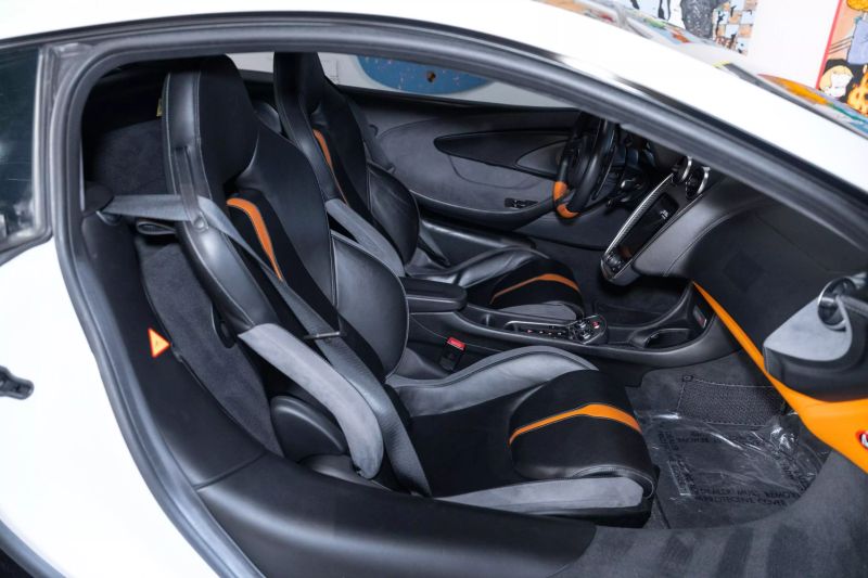 https://imagesdl.dealercenter.net/800/600/202505-69442636d78347b9bed0a711897aa147.jpg