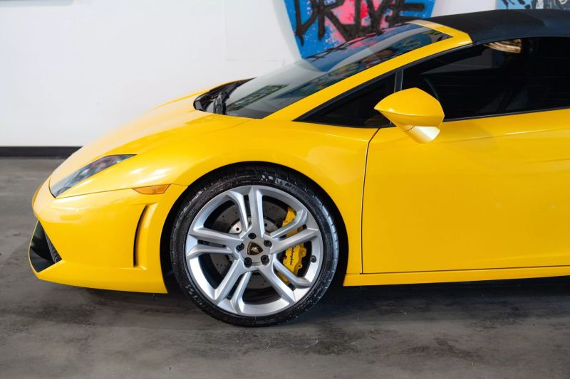 https://imagesdl.dealercenter.net/800/600/202505-74bbefb7bbfd4d1799d748a4d076101e.jpg