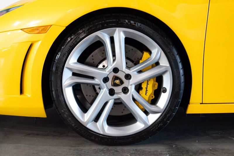 https://imagesdl.dealercenter.net/800/600/202505-95074639ddff4d4bbda813e543a3ffc0.jpg