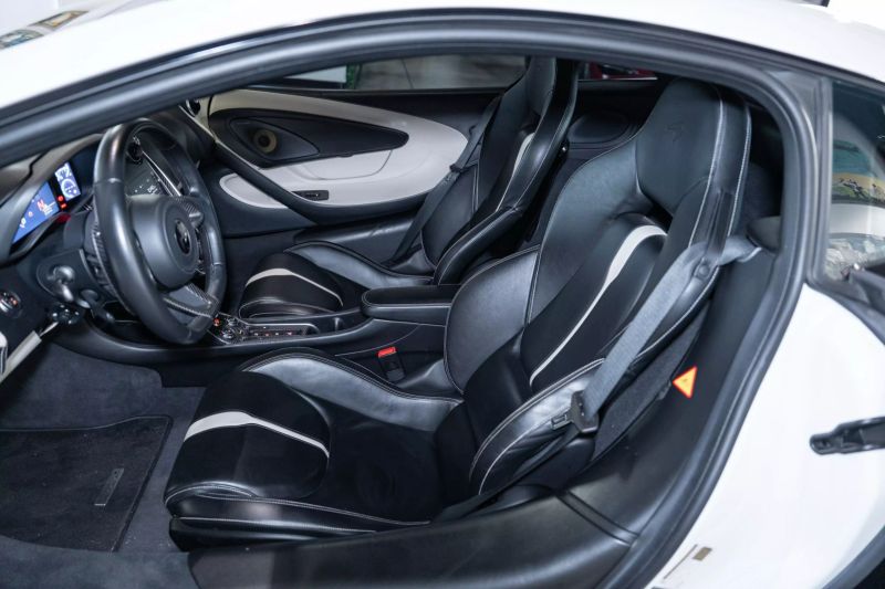 https://imagesdl.dealercenter.net/800/600/202505-a5e07dfbed5f4aefa5fefe19fe14e2ef.jpg