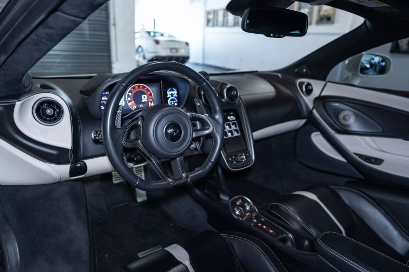https://imagesdl.dealercenter.net/800/600/202505-b060c6b980cb49a8852e2d2935c06cbd.jpg