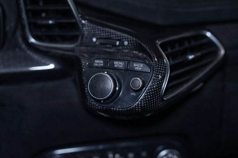 https://imagesdl.dealercenter.net/800/600/202505-bc6ec1de4d65494b927351638624b7c0.jpg