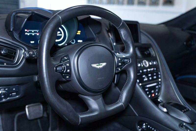 https://imagesdl.dealercenter.net/800/600/202505-c79e95ce50224b448eb9df355a9a06c2.jpg