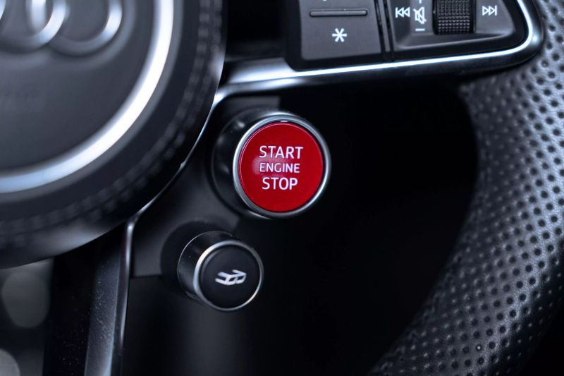https://imagesdl.dealercenter.net/800/600/202505-defcdea91c8e41639f4f337df67bb6d3.jpg