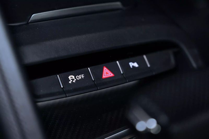 https://imagesdl.dealercenter.net/800/600/202505-e0921bc677cb4cbc9aee986bd052822a.jpg