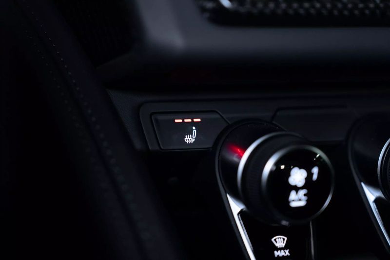 https://imagesdl.dealercenter.net/800/600/202505-f3a96f4207354f4abe8317926b72429c.jpg