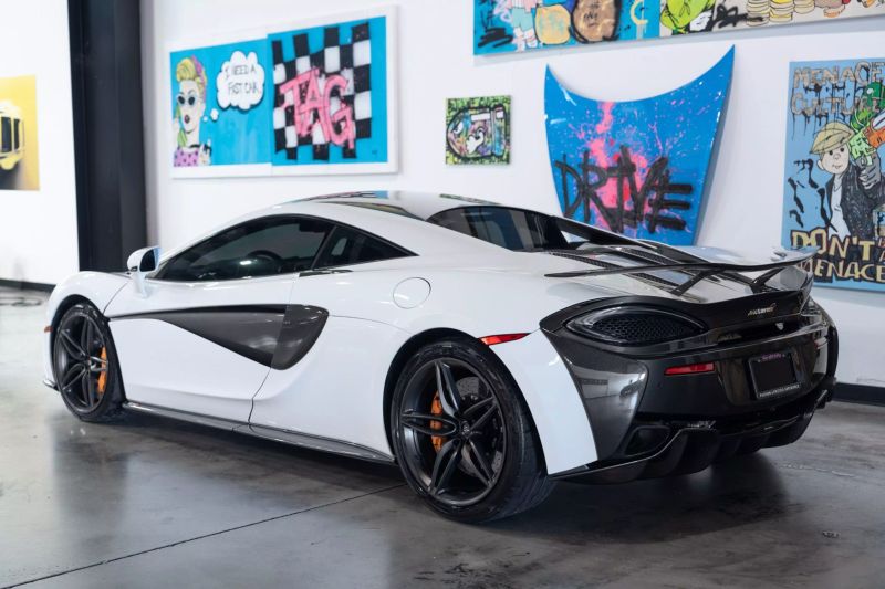 https://imagesdl.dealercenter.net/800/600/202505-f90ce9900d4a4489bd0913fe72b9983e.jpg