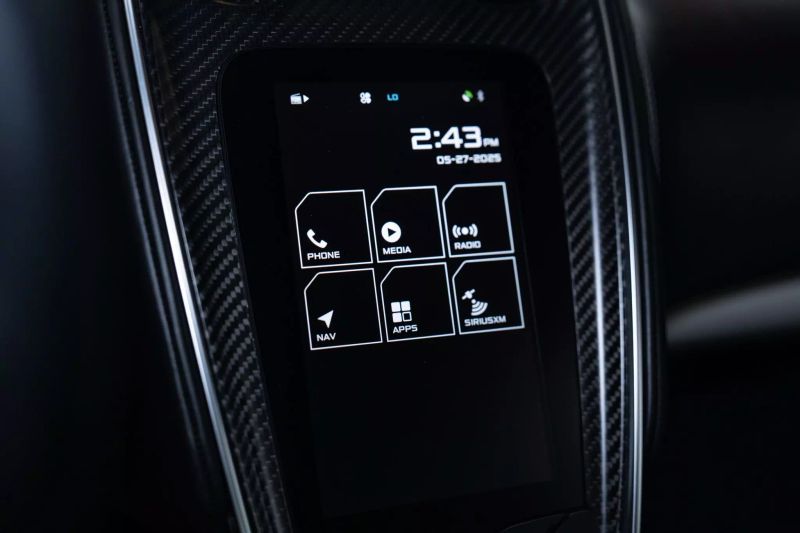 https://imagesdl.dealercenter.net/800/600/202505-fbd3df37240d44f5945ba07108bfa966.jpg