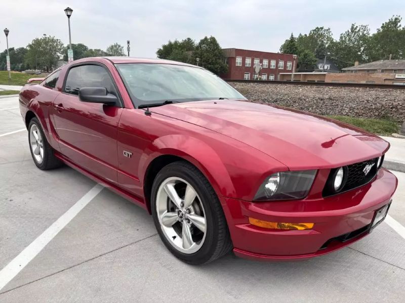 2005 Ford Mustang GT Deluxe