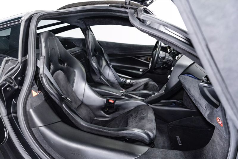 https://imagesdl.dealercenter.net/800/600/202506-102a5dc29ea04e74b9e3442624519622.jpg