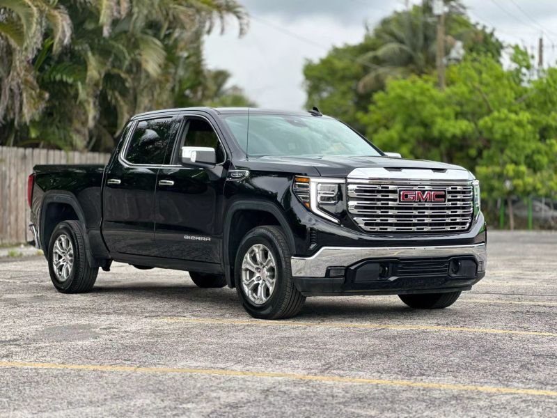 2025 GMC Sierra 1500 SLT