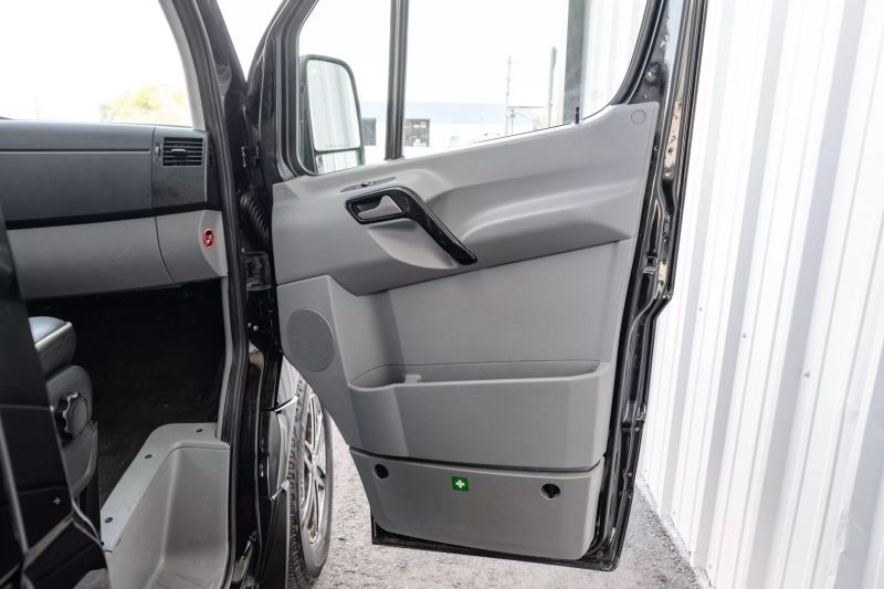 https://imagesdl.dealercenter.net/800/600/202506-1433ba57667a4b7ab0e0b14971c8321c.jpg