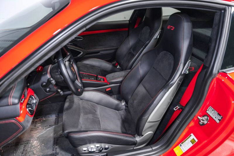 https://imagesdl.dealercenter.net/800/600/202506-1aeda7a2768c4cc8b91c6868a717f425.jpg