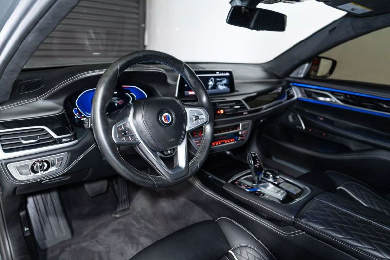 https://imagesdl.dealercenter.net/800/600/202506-1bf7e0775da74094b9f744e113fb3ec6.jpg