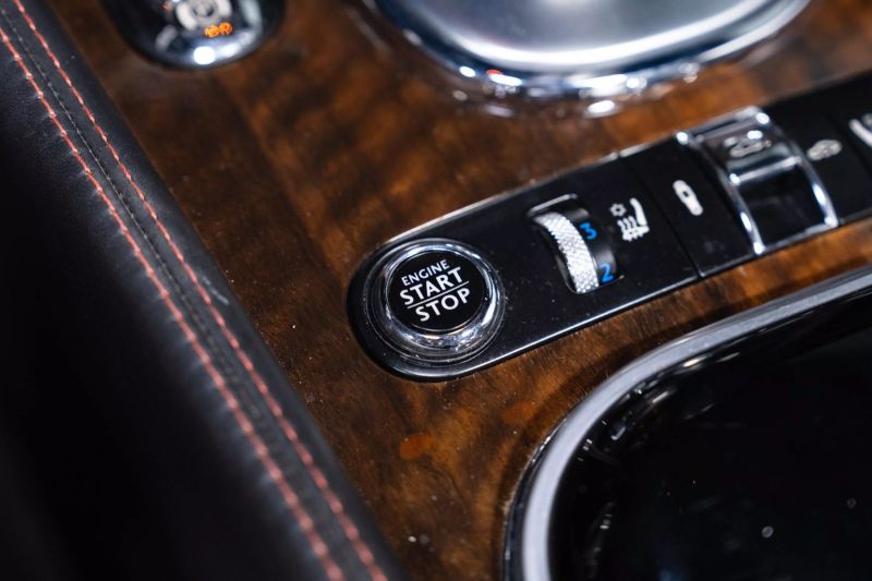 https://imagesdl.dealercenter.net/800/600/202506-1e781fbe27d8459d8b47a44a5f3865ca.jpg