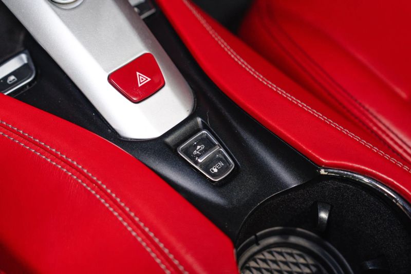 https://imagesdl.dealercenter.net/800/600/202506-2bc83257238c4fcc83cc5dbaafcf77fd.jpg