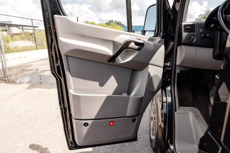 https://imagesdl.dealercenter.net/800/600/202506-2cf2d5f500474f7bbdec149e7b6491e0.jpg