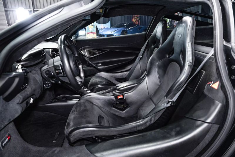 https://imagesdl.dealercenter.net/800/600/202506-2d85224d18d243af931308984d24b97c.jpg