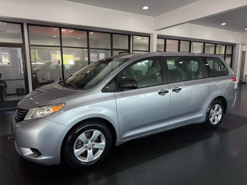 2011 Toyota Sienna Base 7-Passenger