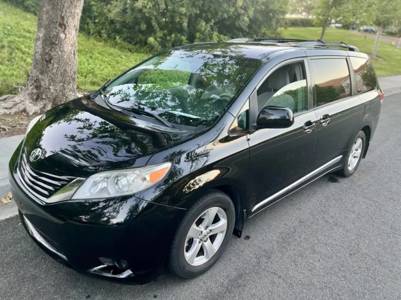 2013 Toyota Sienna LE