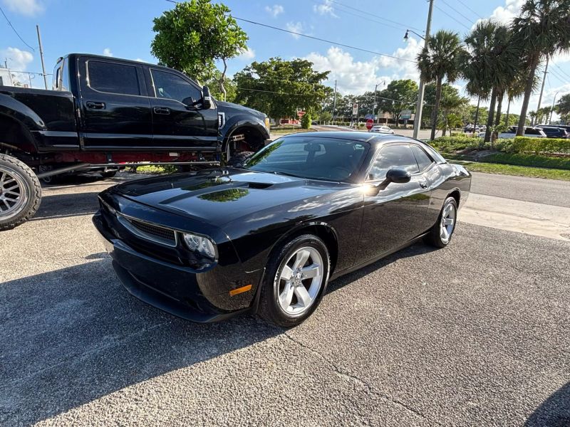 2013 Dodge Challenger SXT's photo