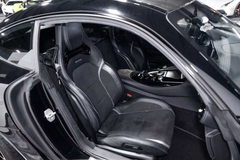 https://imagesdl.dealercenter.net/800/600/202506-466266cde04c4b408f335762346818eb.jpg