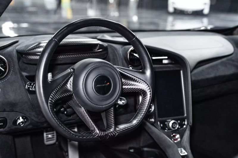 https://imagesdl.dealercenter.net/800/600/202506-4ad5fcb6f82d4735bcfe2a42eddf8e6a.jpg