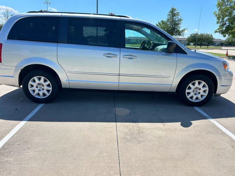 2010 Chrysler Town and Country LX
