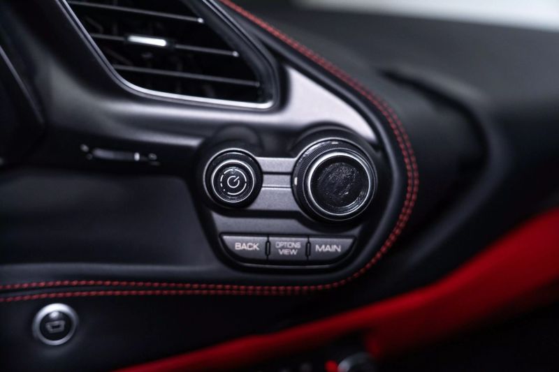 https://imagesdl.dealercenter.net/800/600/202506-5f8d41aee354404f8bb34f766af21060.jpg