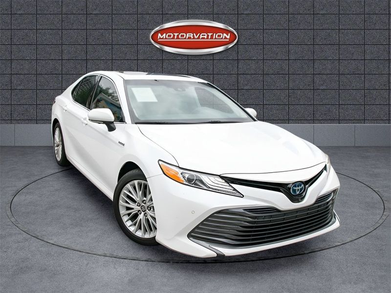 2020 Toyota Camry Hybrid XLE