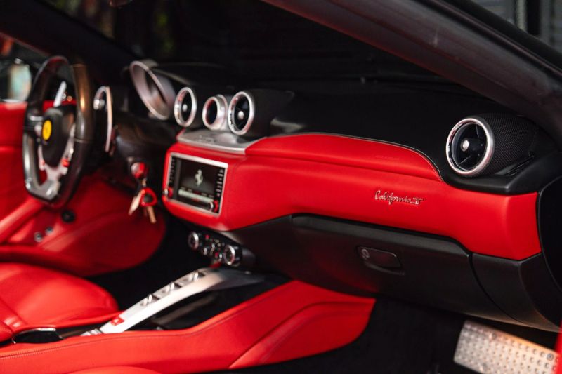 https://imagesdl.dealercenter.net/800/600/202506-61af9847205246bf935f2b2782172714.jpg