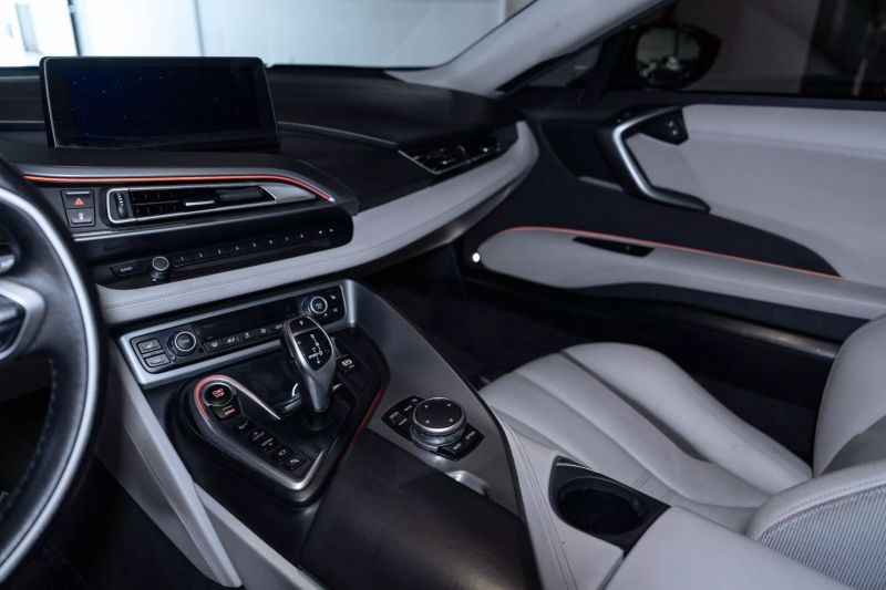 https://imagesdl.dealercenter.net/800/600/202506-62e77df04db54de68f9244a7fd3b1952.jpg