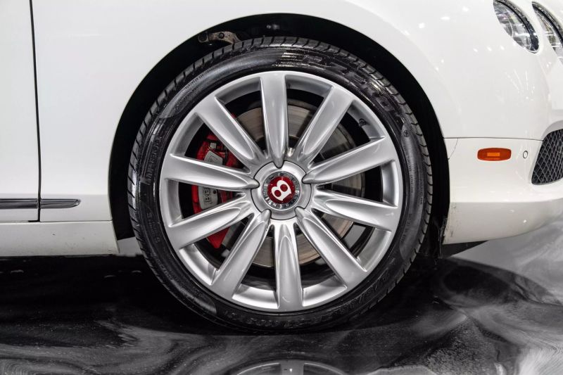 https://imagesdl.dealercenter.net/800/600/202506-660c028345ed4e32b90d29d06fdbf015.jpg