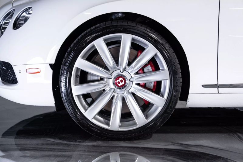 https://imagesdl.dealercenter.net/800/600/202506-7ba28fe95e154a40a86150a70cc65980.jpg