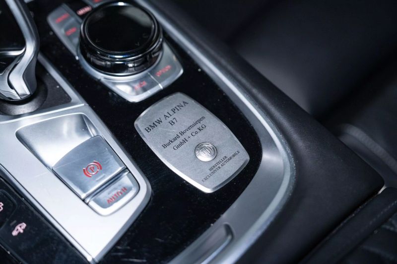 https://imagesdl.dealercenter.net/800/600/202506-8a04399bc8aa42be960e33519e2f4936.jpg