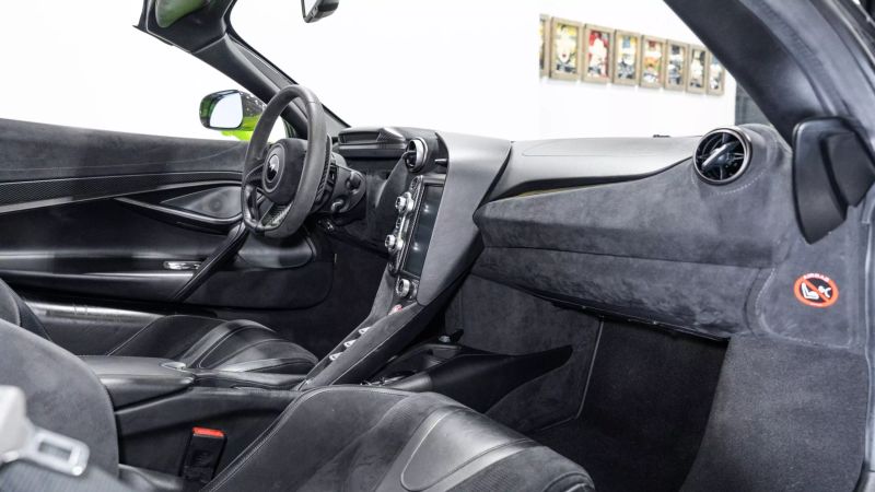 https://imagesdl.dealercenter.net/800/600/202506-8a713598f05c46abb80a34d1516b3860.jpg