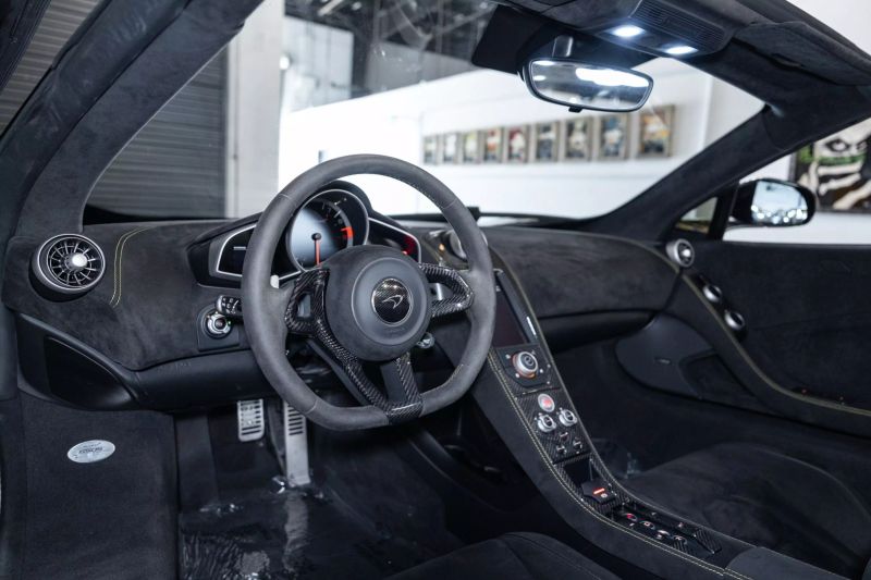 https://imagesdl.dealercenter.net/800/600/202506-8b7a7ac7d2544caebc823569f0e8cd78.jpg