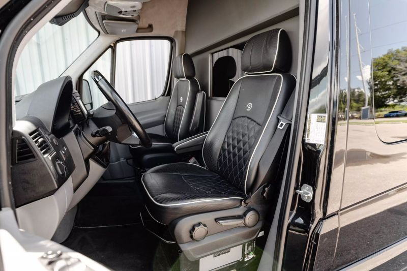 https://imagesdl.dealercenter.net/800/600/202506-8d82db93007c4658b70db2ce6e41f1a3.jpg
